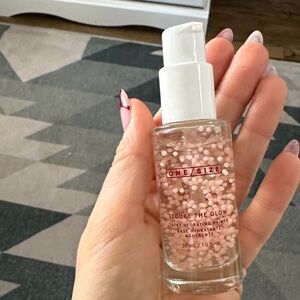 ONE/SIZE Secure the Glow Primer - Pink and White